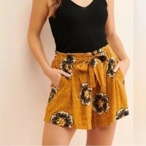 Anthropologie Kennedy linen blends tie waist boho patterned short. Size Medium